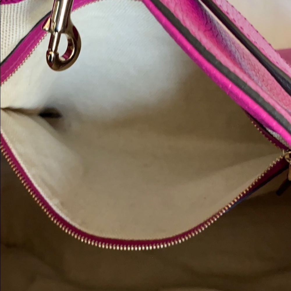 GUCCI PURSE - Picture 5 of 6